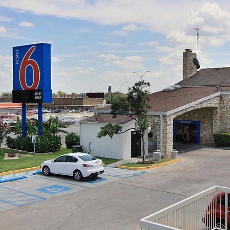Motel 6 Austin, Tx - Central Downtown Ut Bagian luar foto