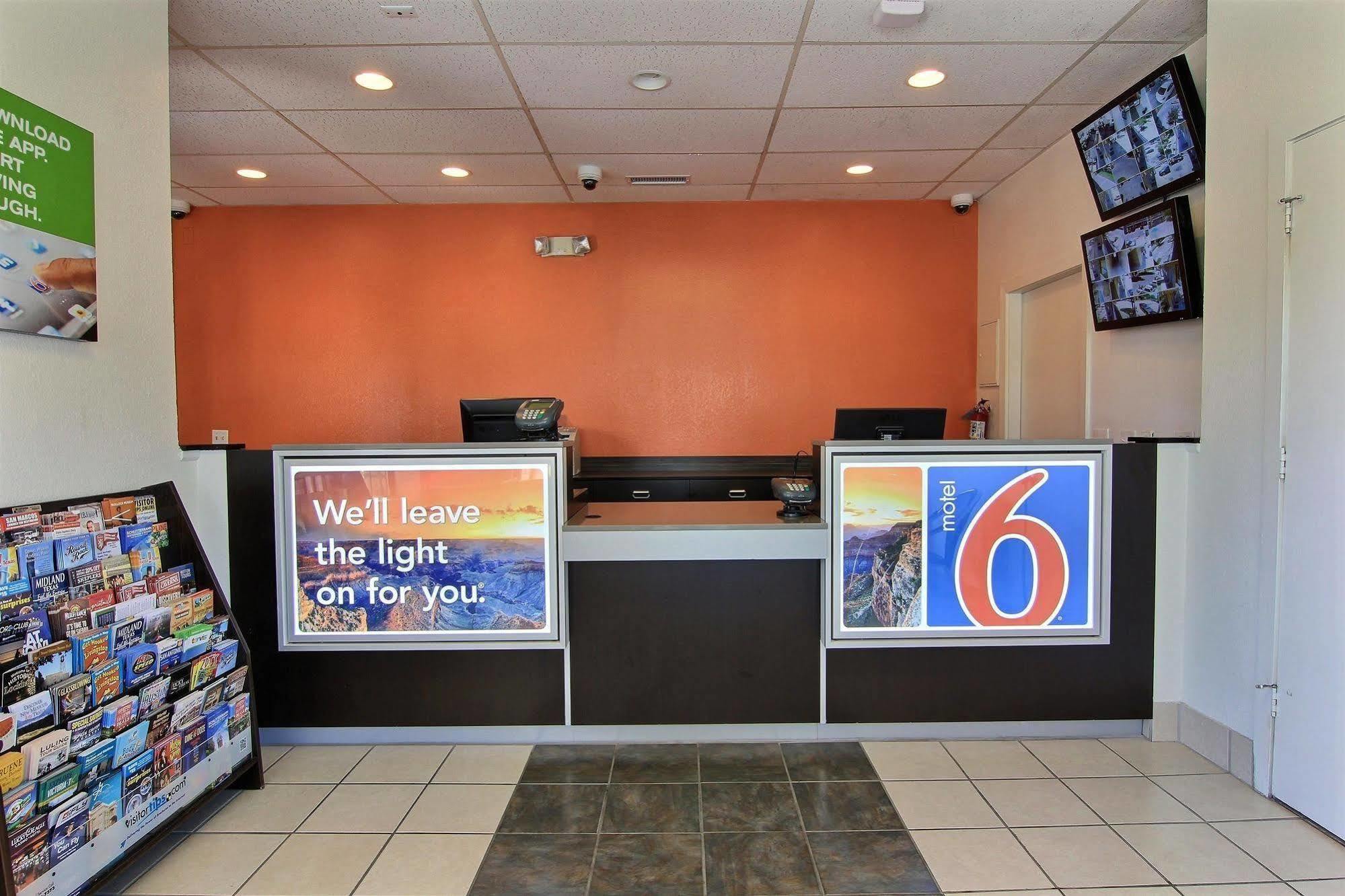 Motel 6 Austin, Tx - Central Downtown Ut Bagian luar foto