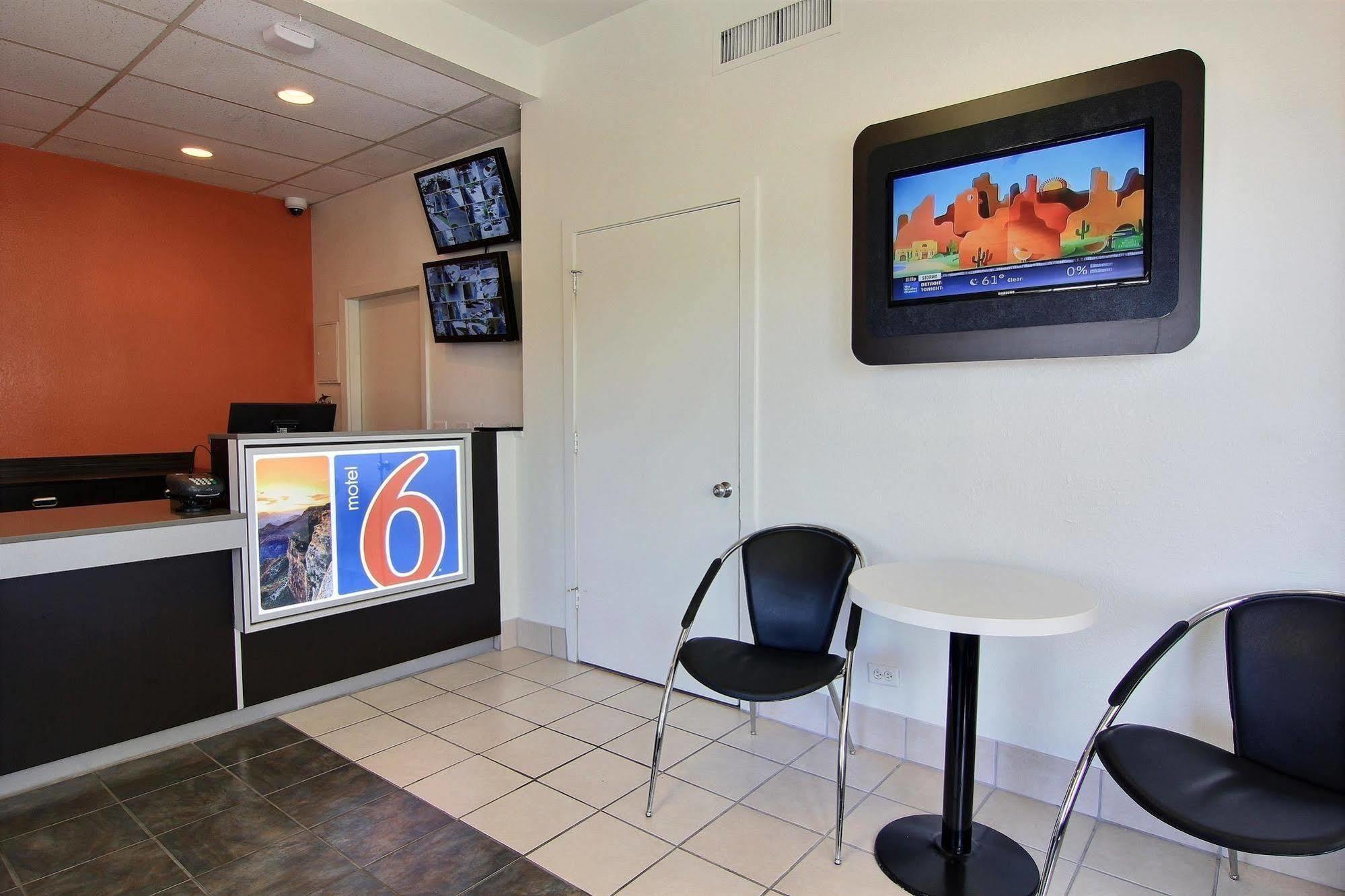 Motel 6 Austin, Tx - Central Downtown Ut Bagian luar foto