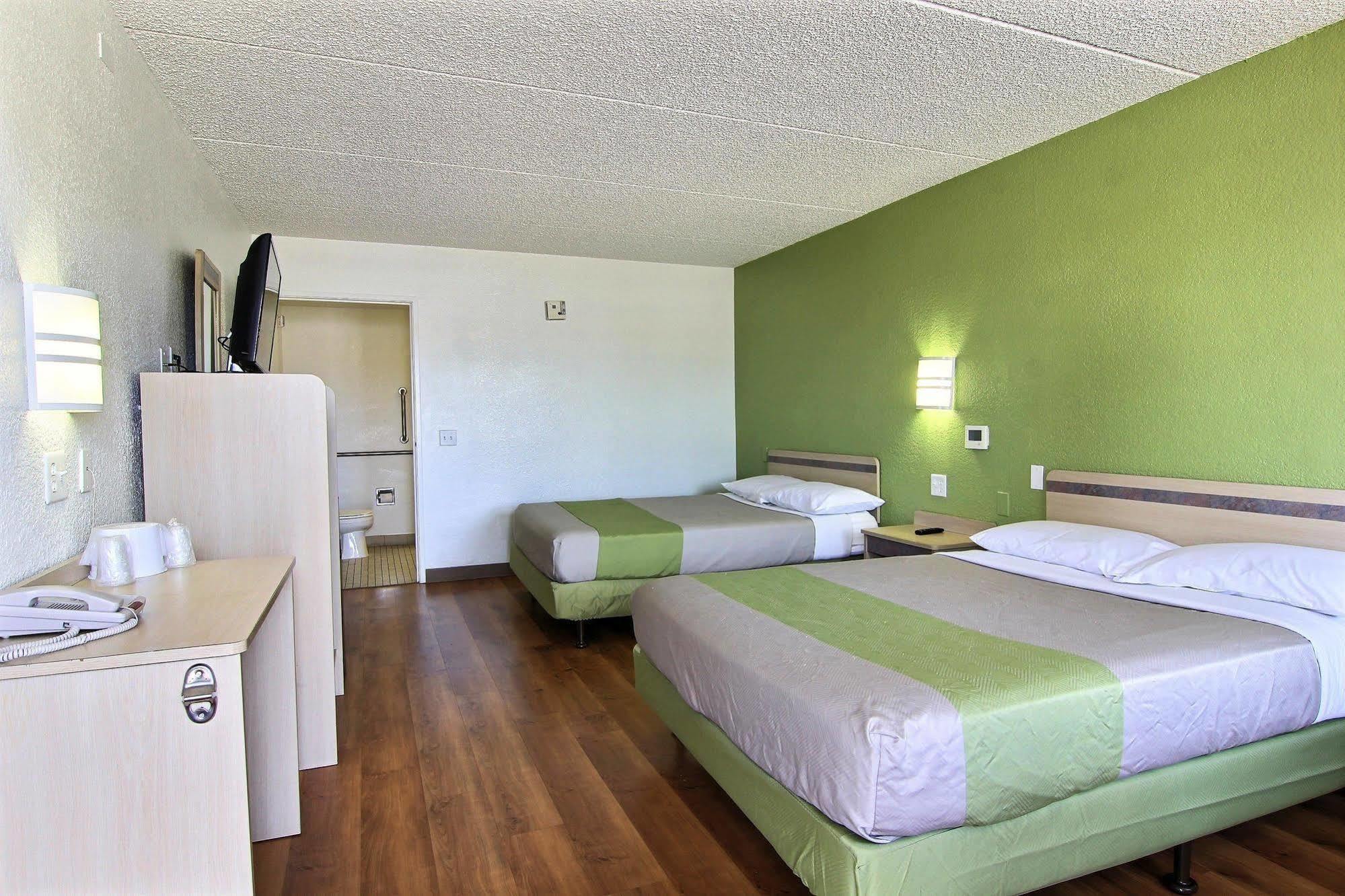 Motel 6 Austin, Tx - Central Downtown Ut Bagian luar foto