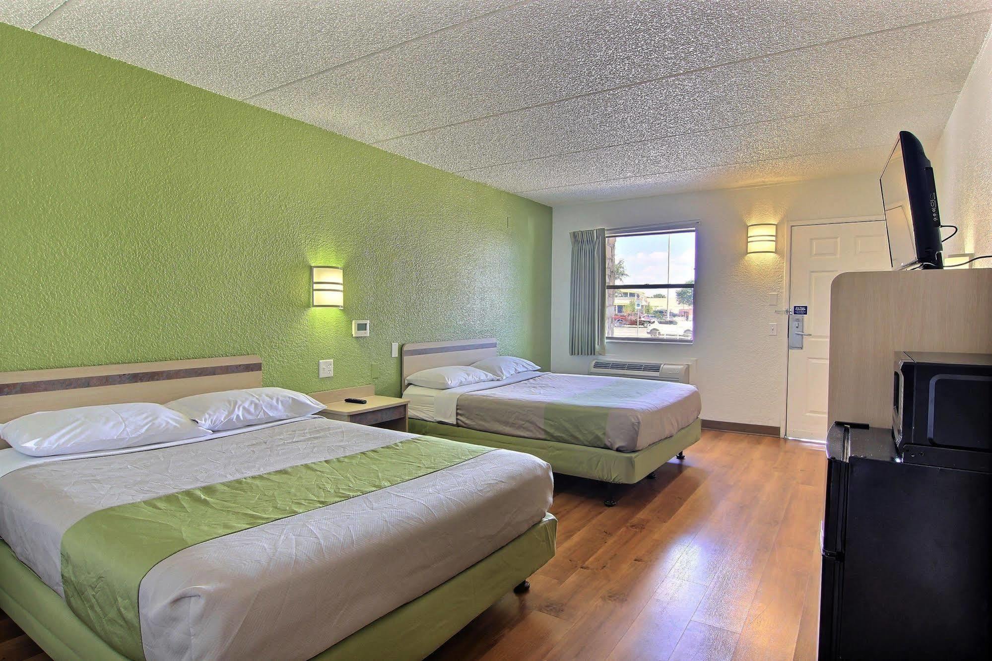 Motel 6 Austin, Tx - Central Downtown Ut Bagian luar foto
