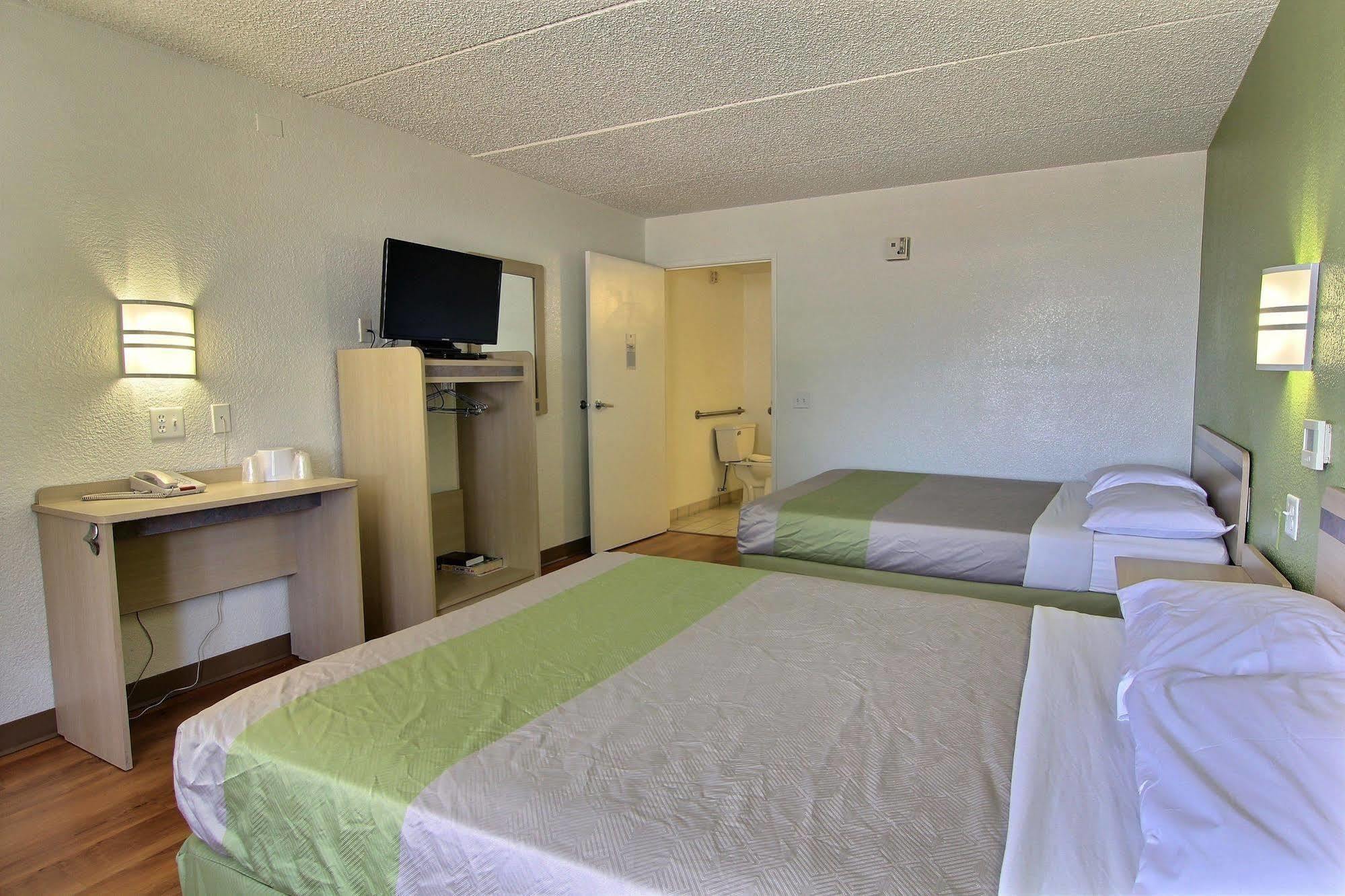 Motel 6 Austin, Tx - Central Downtown Ut Bagian luar foto