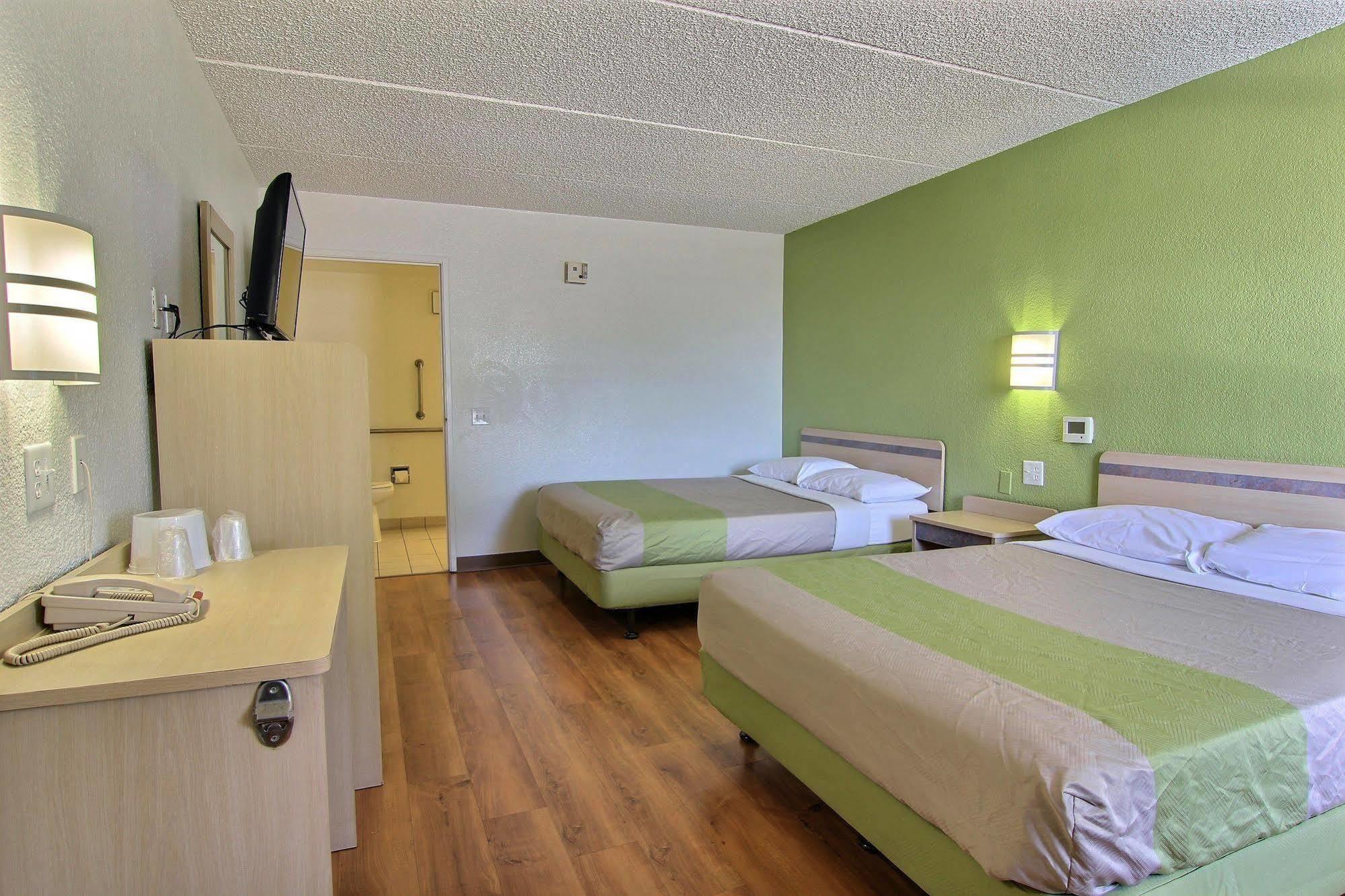 Motel 6 Austin, Tx - Central Downtown Ut Bagian luar foto