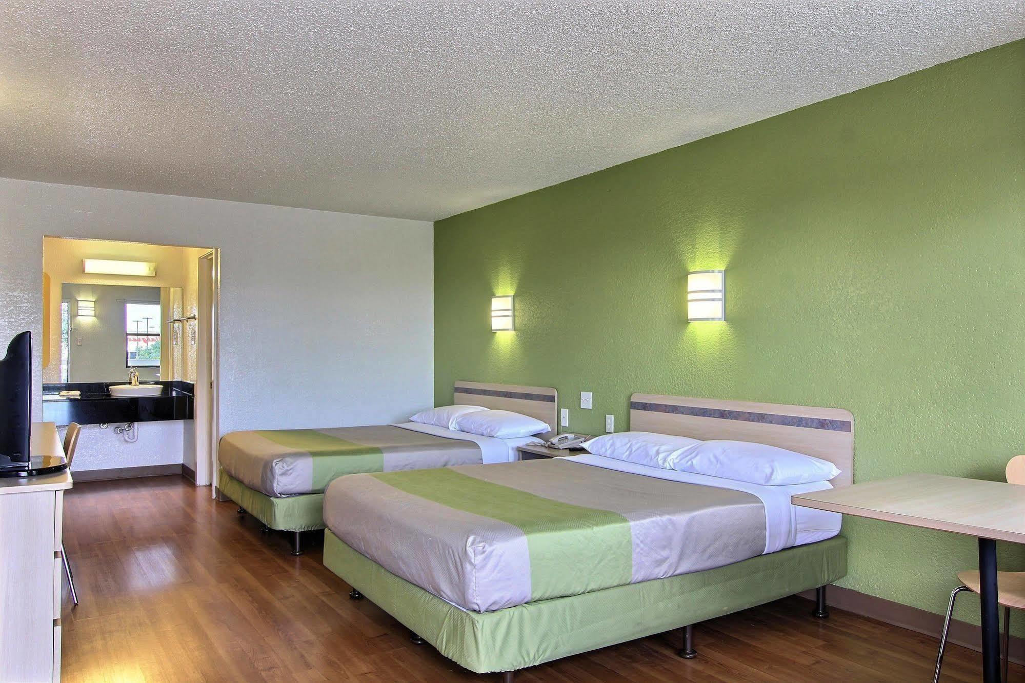 Motel 6 Austin, Tx - Central Downtown Ut Bagian luar foto