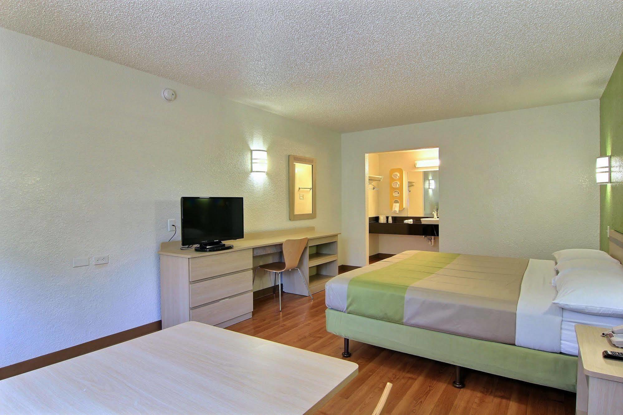 Motel 6 Austin, Tx - Central Downtown Ut Bagian luar foto