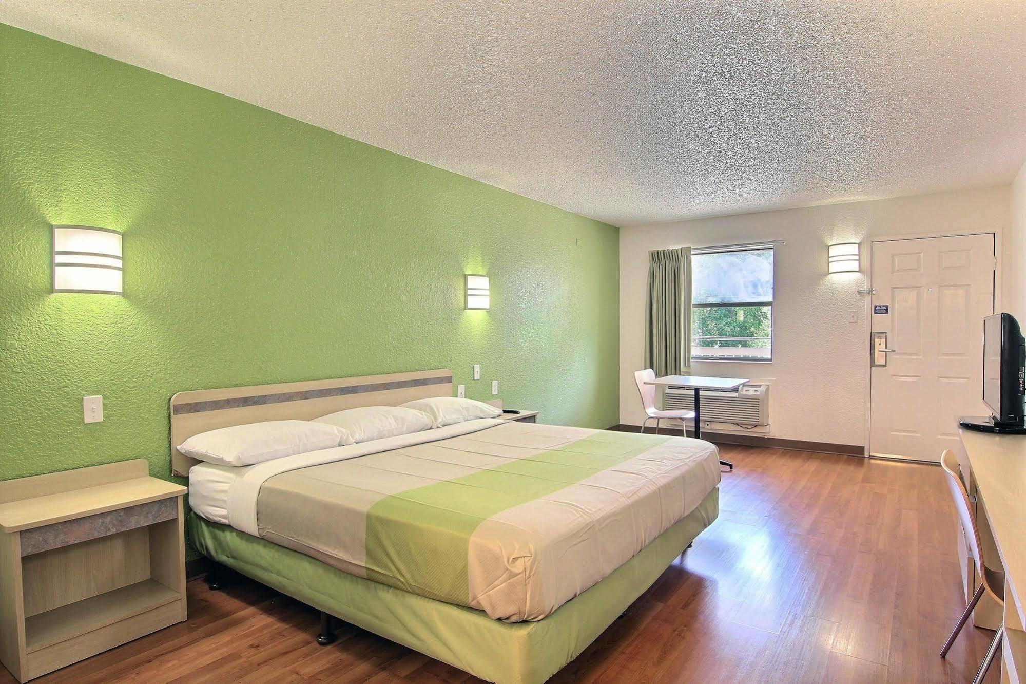Motel 6 Austin, Tx - Central Downtown Ut Bagian luar foto