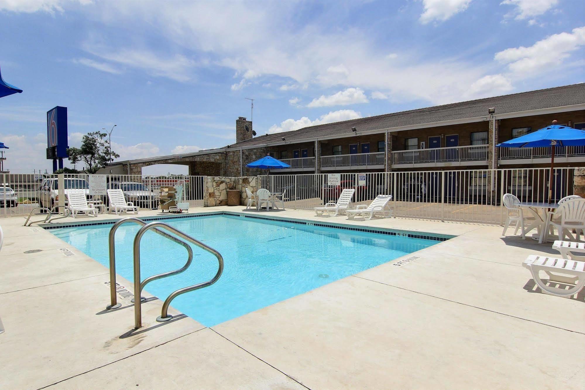 Motel 6 Austin, Tx - Central Downtown Ut Bagian luar foto